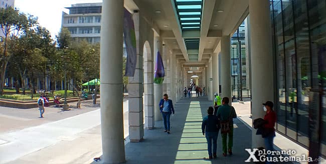 Vista interior del Portal de la Sexta Avenida