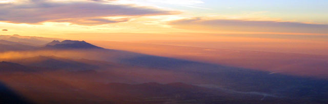 - Contra el frío: el gorro y guantes en la montaña