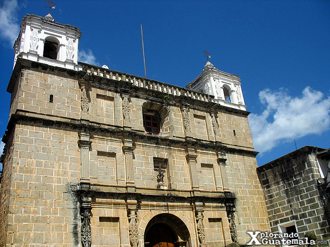 - Iglesia Escuela de Cristo en La Antigua Guatemala