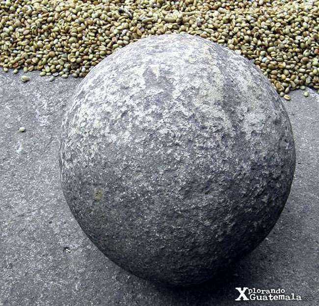 - Antiguas esferas de piedra