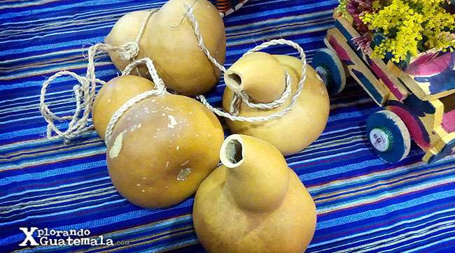 - Tecomates y jícaras de Guatemala
