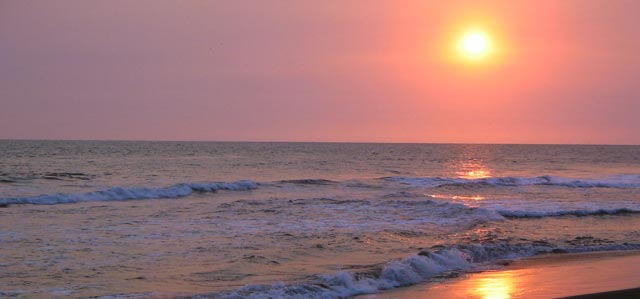 Un atardecer sin igual en la playa de Sipacate