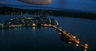 Isla de Flores de noche y desde el aire