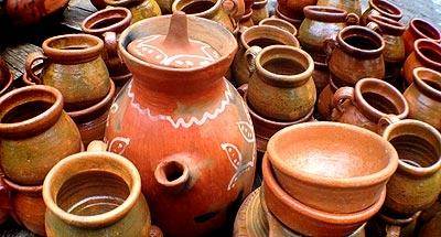 Vasijas y ollas de barro