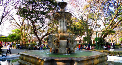 Fuente de Las Sirenas y el Parque de La Antigua Guatemala