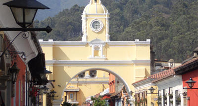 El arco de Santa Catalina, monumento y puente privado