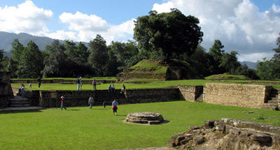 Templos mayas convertidos en material de construcción