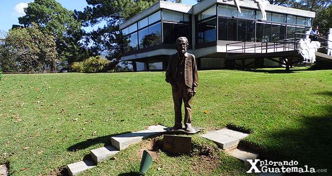 Efraín Recinos, el humano, el genio y su legado