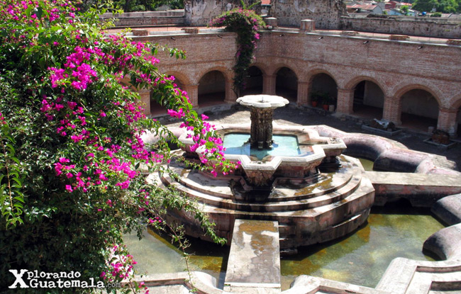 - La fuente más grande de La Antigua Guatemala