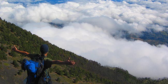 Los riesgos de escalar montañas y volcanes