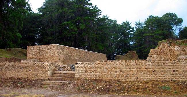 - Cae la ciudad de Utatlán, España inicia la conquista