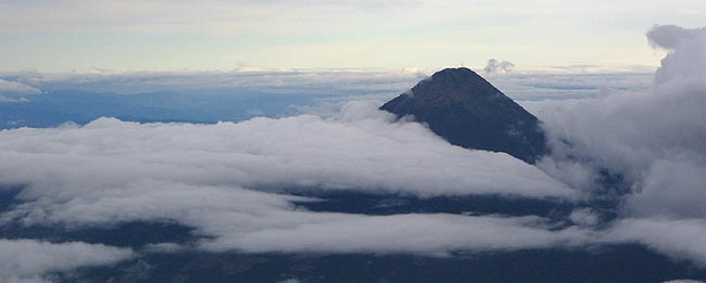 - Ascenso de volcanes en solitario