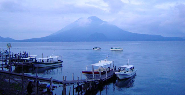 - Lago de Atitlán en Sololá