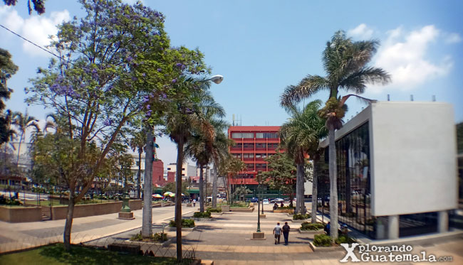 Monumento Portal de la Sexta Avenida