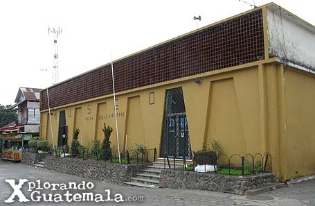 Cabezas de piedra en La Democracia / foto 5