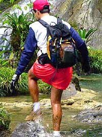 Sin importar el lugar donde sea tu expedición, algo muy importante que debes considerar es el peso que cargarás en la espalda. (Foto: Aventuras sin Límite / Río las Escobas, Cerro San Gil, Izabal) Sin importar el lugar donde sea tu expedición, algo muy importante que debes considerar es el peso que cargarás en la espalda. (Foto: Aventuras sin Límite / Río las Escobas, Cerro San Gil, Izabal)