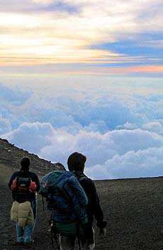 El deporte y la vida en la naturaleza te inyectan energías constantemente con el simple hecho de los lugares que puedes ver. (Celaje desde la cima del Acatenango. Foto cortesía de www.Fotosdeguatemala.com) El deporte y la vida en la naturaleza te inyectan energías constantemente con el simple hecho de los lugares que puedes ver. (Celaje desde la cima del Acatenango. Foto cortesía de www.Fotosdeguatemala.com)