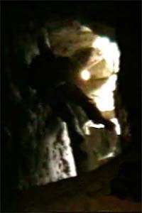 El casco y headlamp son indispensables para practicar la espeleología. El casco y headlamp son indispensables para practicar la espeleología.