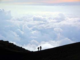 El celaje desde el Acatenango es impresionante, alcanzándose a ver incluso parte del mar. Foto: Explorador.