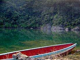 Los paseos se pueden realizar en lancha a remo o en Kayak. Foto por Explorador. Los paseos se pueden realizar en lancha a remo o en Kayak. Foto por Explorador.