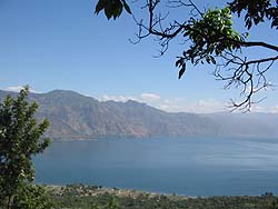 Lago de Atitlán. Foto: Explorador Lago de Atitlán. Foto: Explorador