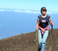 Rocío ascendiendo a la cima del Acatenango. Rocío ascendiendo a la cima del Acatenango.