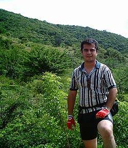 Gildardo Villeda en la ruta hacia El Jute.