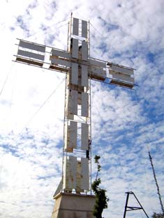 Cruz ubicada en la cima del volcán Jumaytepeque. Cruz ubicada en la cima del volcán Jumaytepeque.