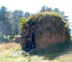 Uno de los templos que aún se aprecian en Utatlán.