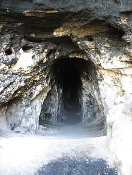 Tunel de Utatlán, en Quiché.