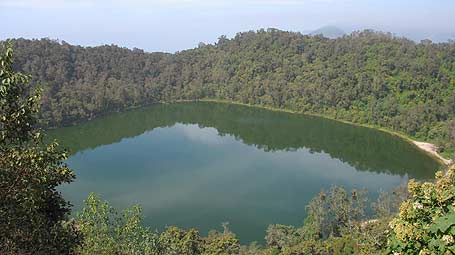 Laguna de Chicabal en el cráter del volcán Chicabal. Laguna de Chicabal en el cráter del volcán Chicabal.