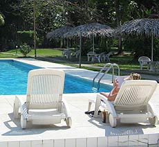 Los lujos no se pagan solos. Los lujos no se pagan solos.