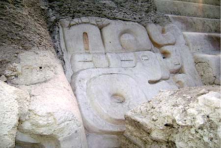 Vestigios en El Mirador, otro de los viajes a Petén. Vestigios en El Mirador, otro de los viajes a Petén.