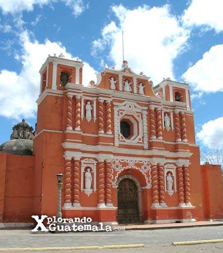 Iglesia de Jocotenango con su nuevo color
