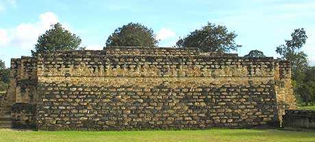 Ruinas de la ciudad Cackchiquel de Iximché.