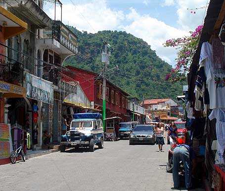 Calle Santander en Panajachel