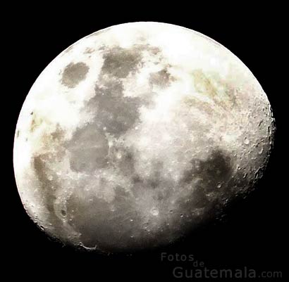 Luna roja y ceniza volcánica-foto-1--9-2-2015